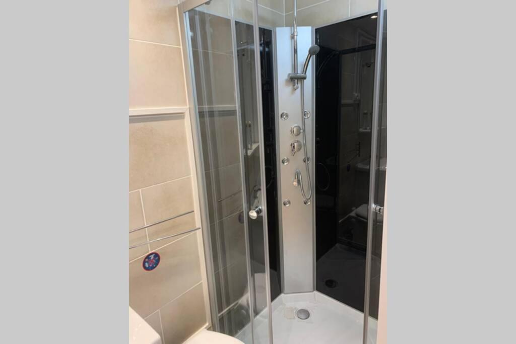 Joli Studio Tout Confort Avec Toutes Commodites Vaulx-en-Velin Exterior photo