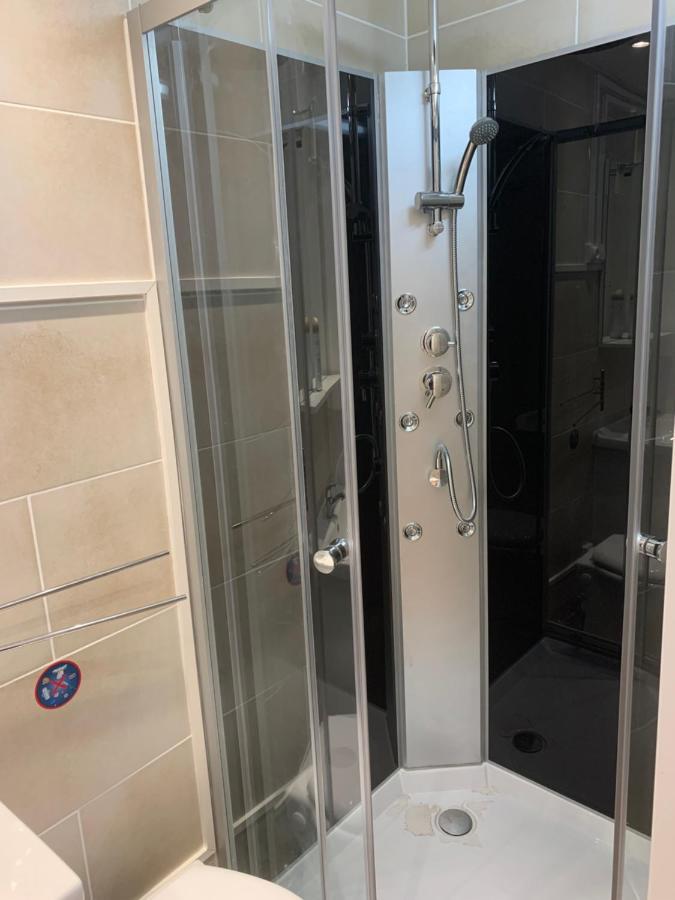 Joli Studio Tout Confort Avec Toutes Commodites Vaulx-en-Velin Exterior photo
